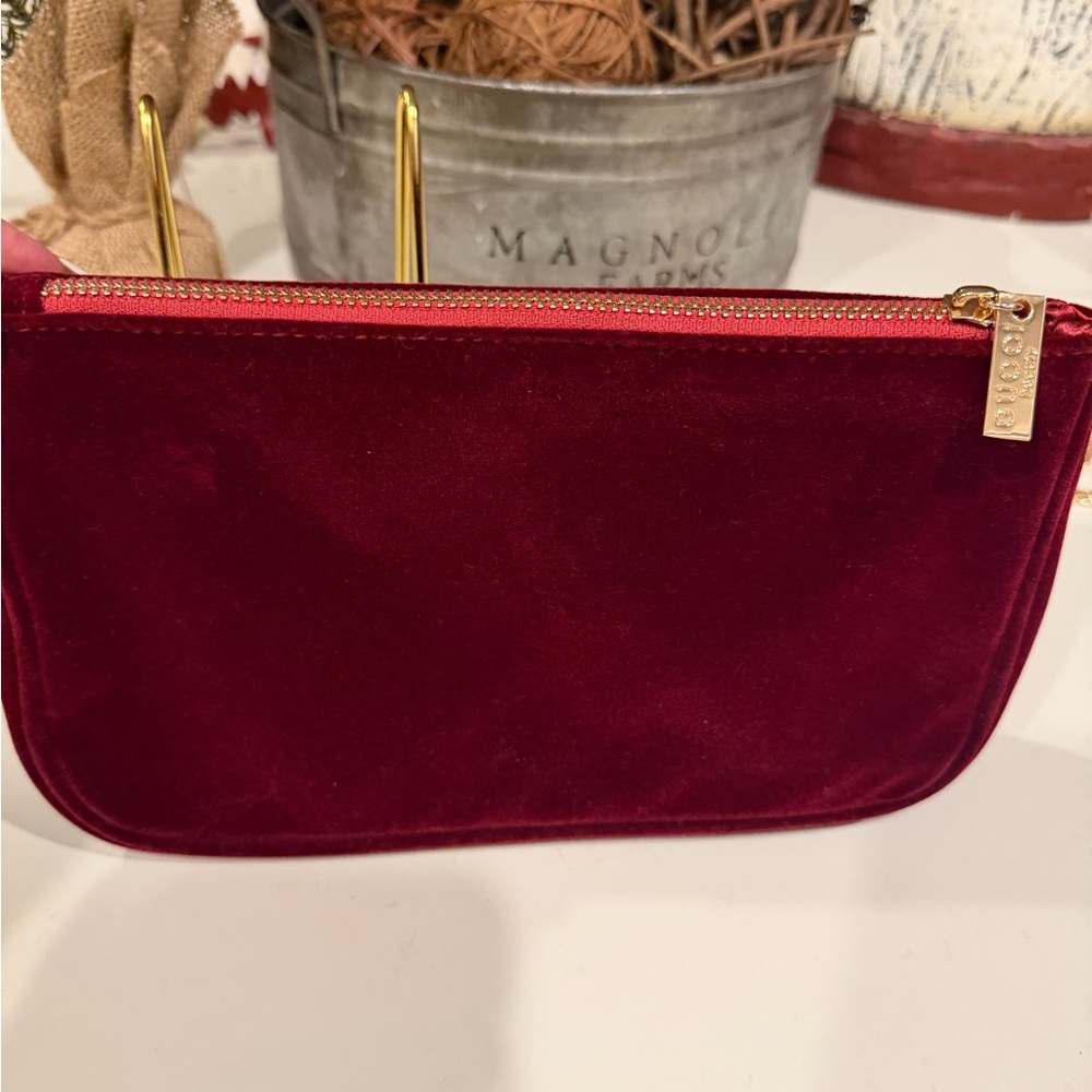 Gucci Deep Red Velvet Clutch with Gold Chain 100% Authentic. New! - Picture 5 of 8